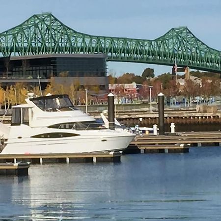 Sea Pearl Boston Yacht Hotel Exterior foto