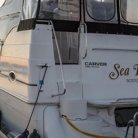 Sea Pearl Boston Yacht Hotel Exterior foto
