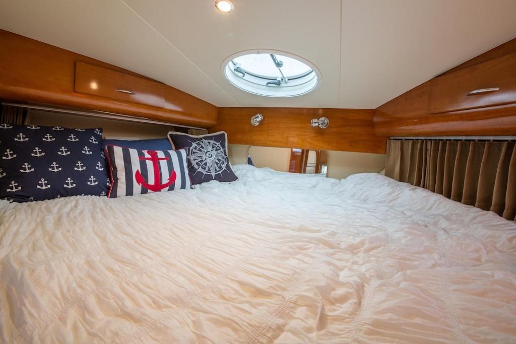 Sea Pearl Boston Yacht Hotel Exterior foto