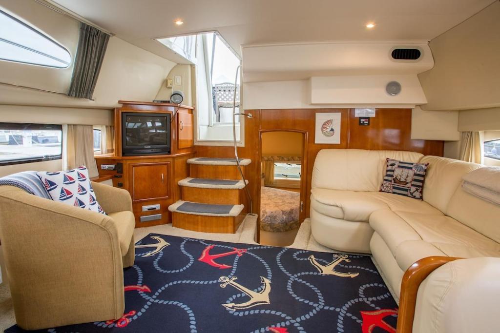 Sea Pearl Boston Yacht Hotel Exterior foto
