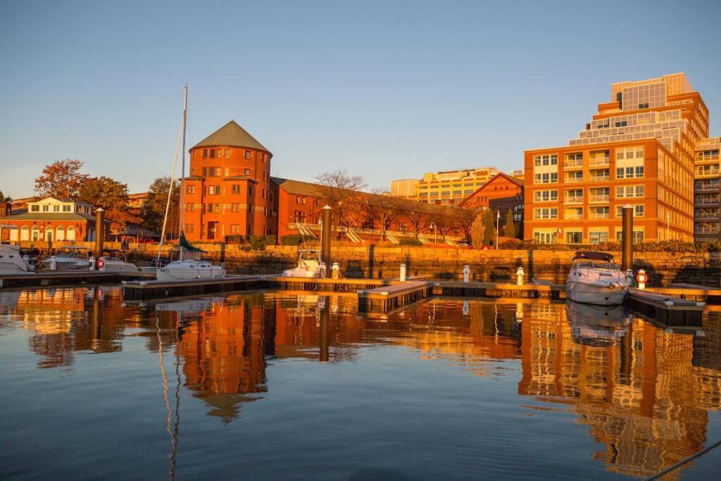Sea Pearl Boston Yacht Hotel Exterior foto