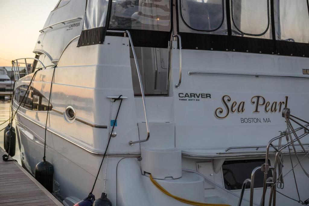 Sea Pearl Boston Yacht Hotel Exterior foto