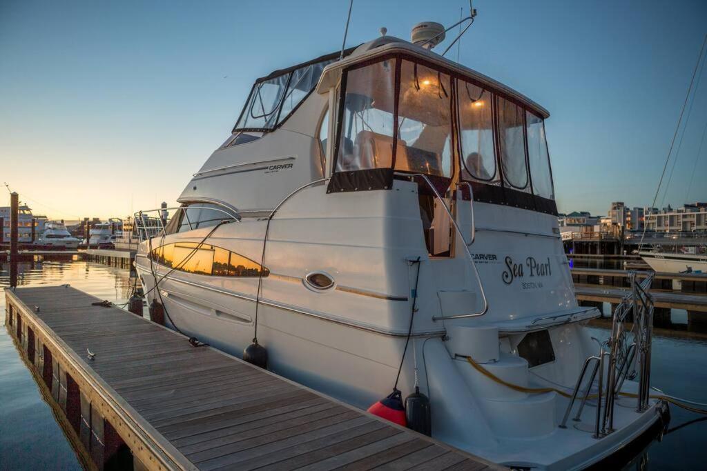 Sea Pearl Boston Yacht Hotel Exterior foto