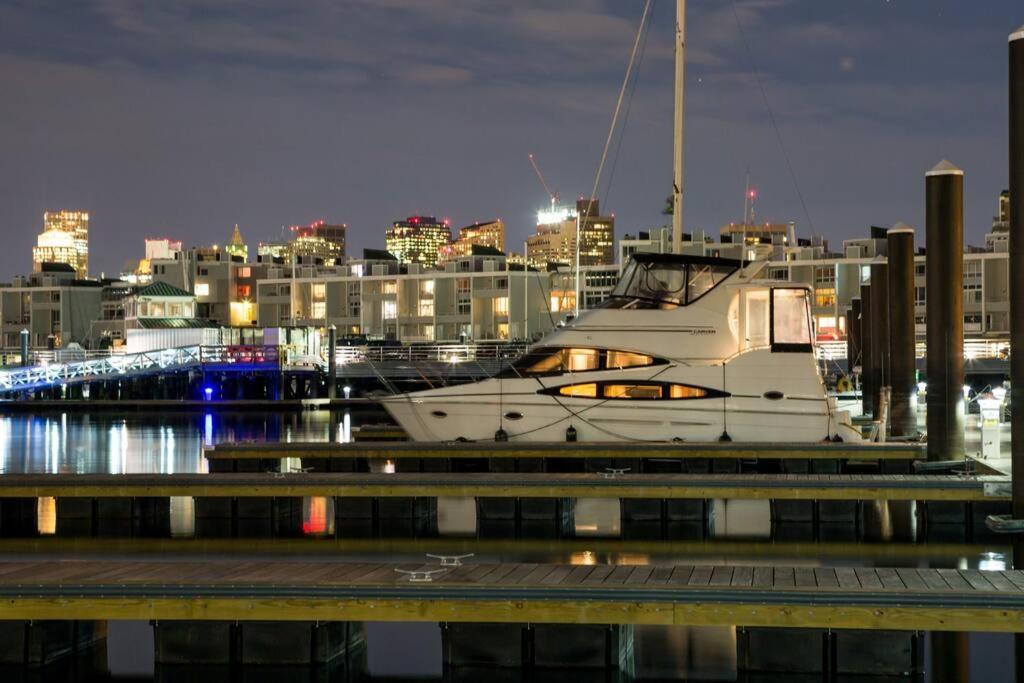 Sea Pearl Boston Yacht Hotel Exterior foto