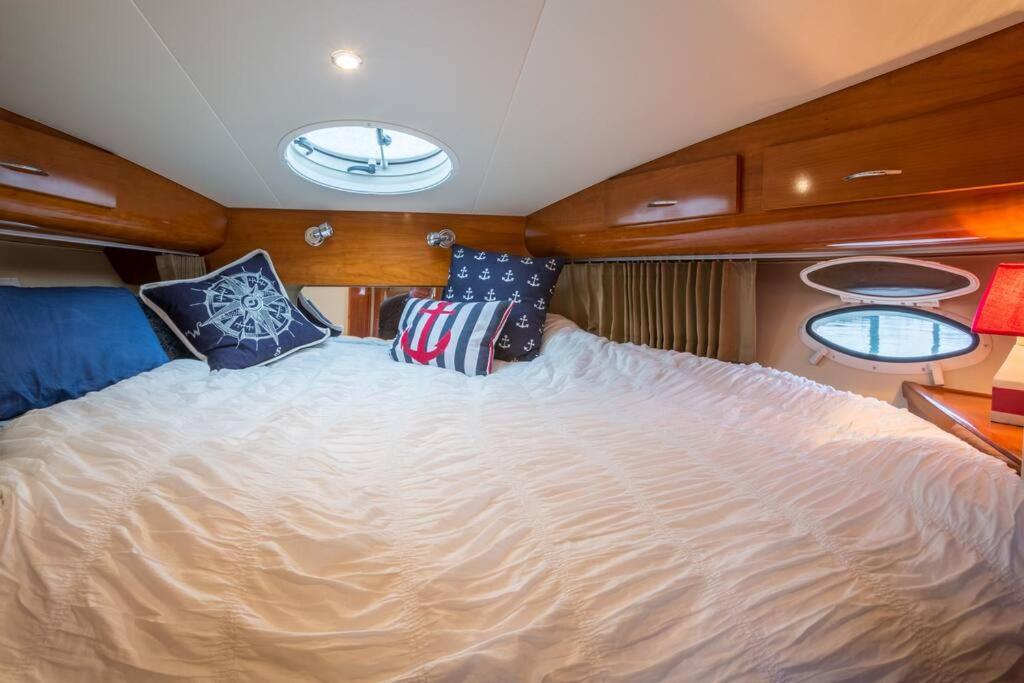 Sea Pearl Boston Yacht Hotel Exterior foto