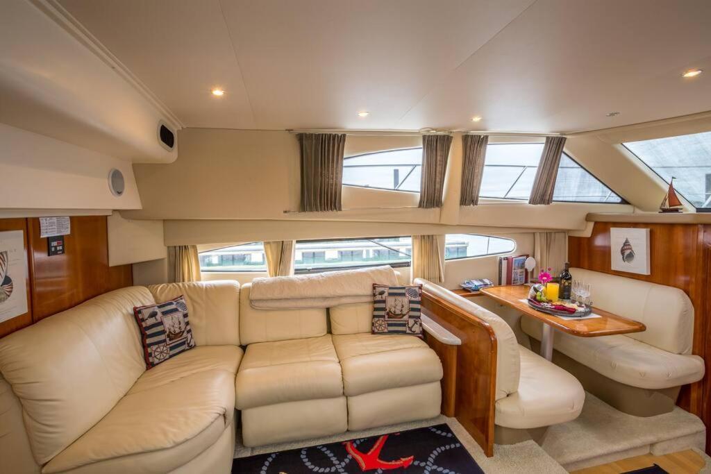 Sea Pearl Boston Yacht Hotel Exterior foto